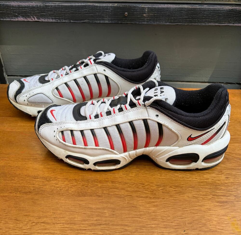 Nike Air Max Tailwind IV AQ2567-104 White Red Black Men's Size 10 Running Shoes